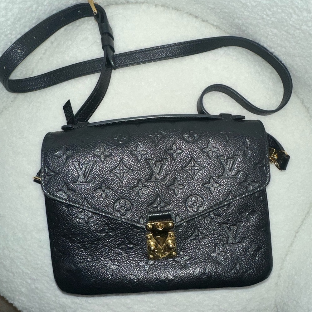 Louis Vuitton Pochette Métis black